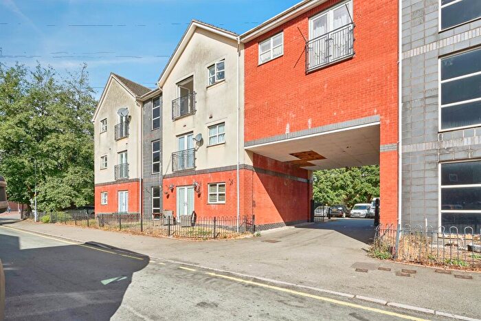 2 Bedroom Flat For Sale In Brickhouse Lane South, Tipton, DY4