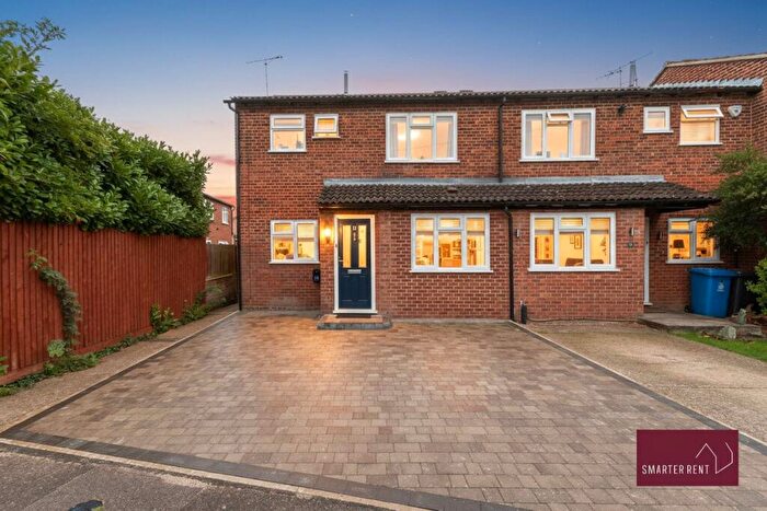 3 Bedroom Semi Detached House To Rent In Aysgarth Park, Maidenhead, SL6