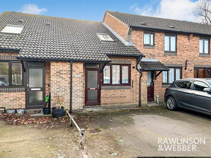 2 Bedroom Terraced House For Sale In Avern Road, West Molesey, KT8