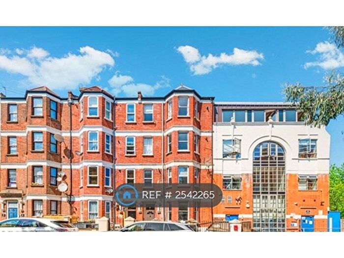 3 Bedroom Flat To Rent In Brixton, London, SW9