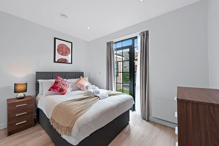 1 Bedroom Flat To Rent In Devonshire House, High Road, London, N17