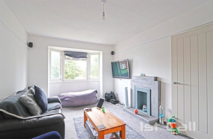 1 Bedroom Flat For Sale In Peartree Close, Southend-On-Sea, SS2