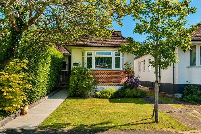 5 Bedroom Semi-Detached House For Sale In Elm Close, Horsell, Woking, GU21