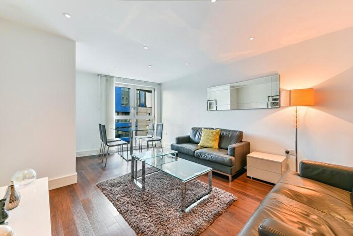 2 Bedroom Flat To Rent In Queensland Road, Islington, London, N7