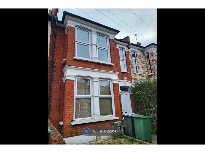 2 Bedroom Flat To Rent In Mount Pleasant Road, London, N17