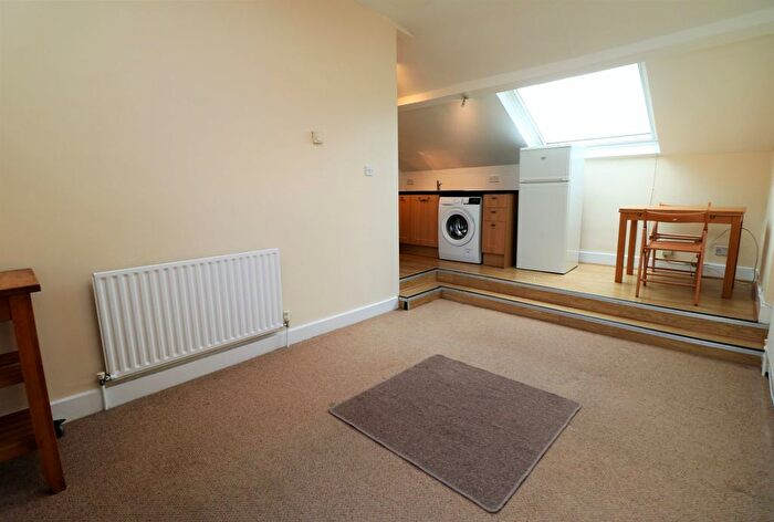 1 Bedroom Flat To Rent In Rathcoole Gardens, London, N8