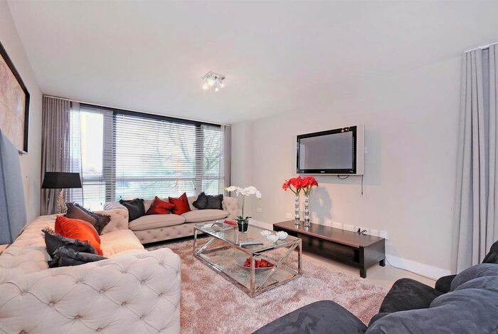 3 Bedroom Flat To Rent In St. Johns Wood Park, London, NW8