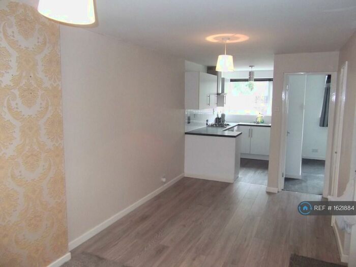 2 Bedroom Maisonette To Rent In Chesterfield Court, Nottingham, NG4