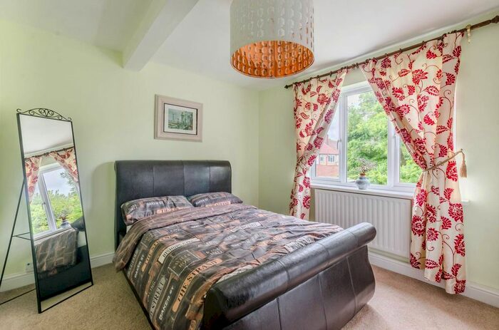 2 Bedroom Flat To Rent In Roslyn Close, Merton, Mitcham, CR4