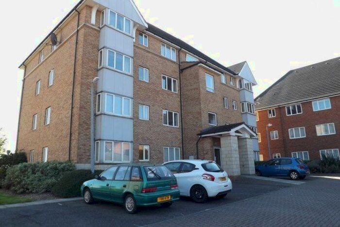 2 Bedroom Flat To Rent In St. Leonards Close, Grays, RM17