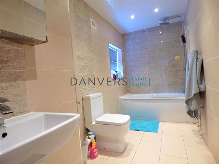 4 Bedroom Terraced House To Rent In Jarrom Street, Leicester, LE2
