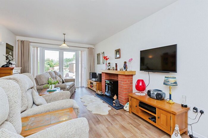 2 Bedroom Detached House For Sale In Gorse Lane, Oadby, Leicester, LE2