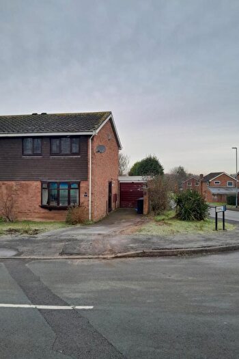 3 Bedroom Semi-Detached House To Rent In Tanhill Tamworth, B77