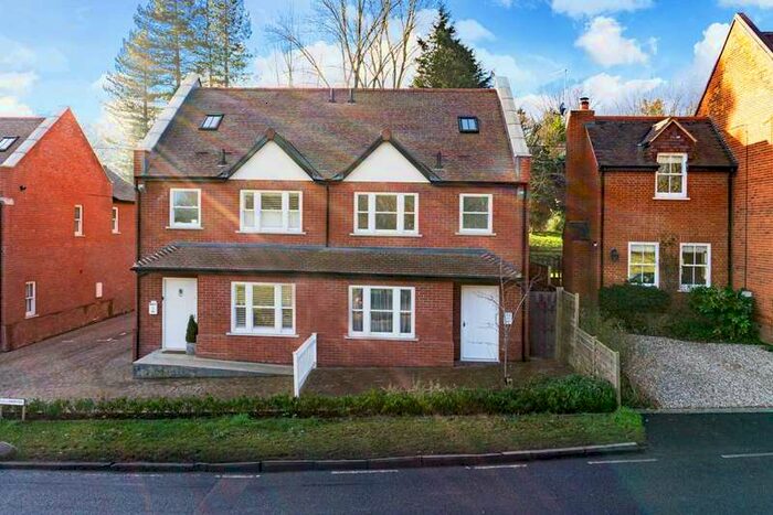 3 Bedroom Semi-Detached House For Sale In Copthall Green, EN9