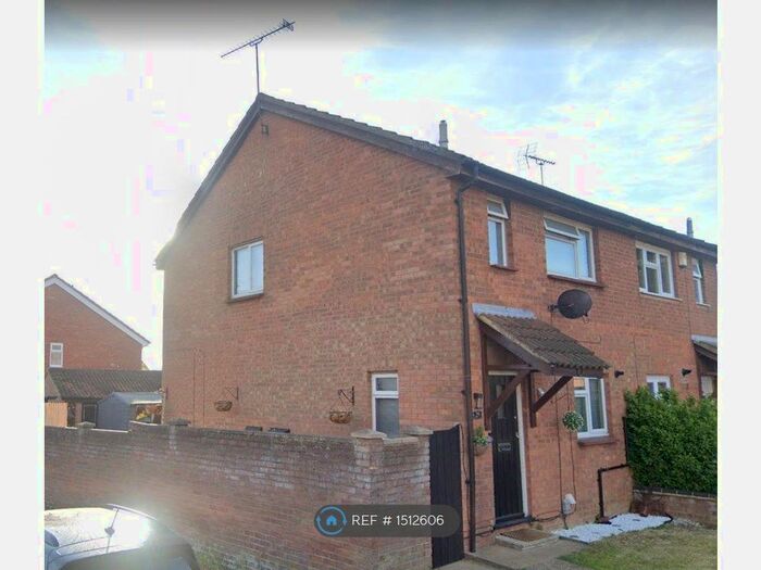 3 Bedroom Semi-Detached House To Rent In Leygreen Close, Luton, LU2