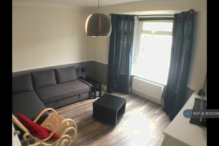 3 Bedroom Semi-Detached House To Rent In Cotleigh Road, Romford, RM7