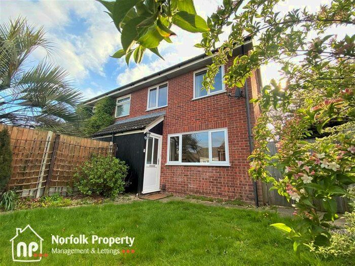 3 Bedroom Semi-Detached House To Rent In Harrisons Drive, Sprowston, Norwich, NR7