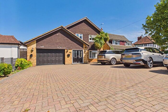 4 Bedroom Detached House For Sale In Waltham Road, Maidenhead, Berkshire, SL6