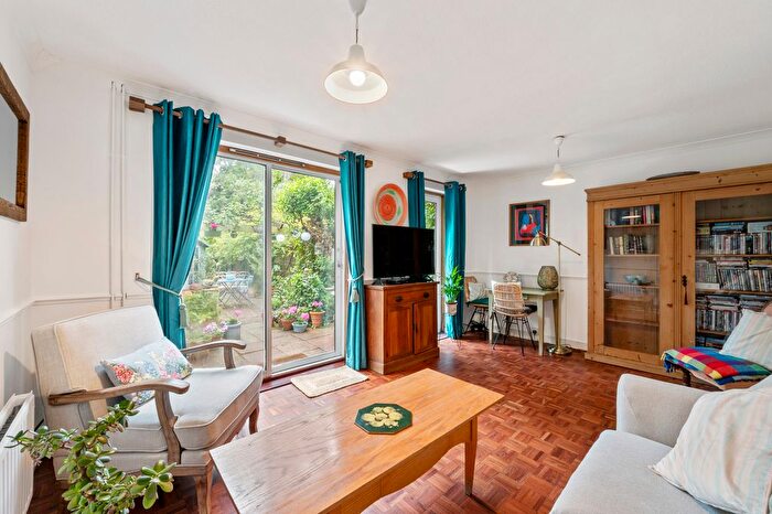 2 Bedroom Property To Rent In Inner Park Road, SW19