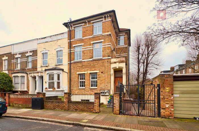 4 Bedroom Maisonette To Rent In Jenner Road, Stokenewington, North London, N16