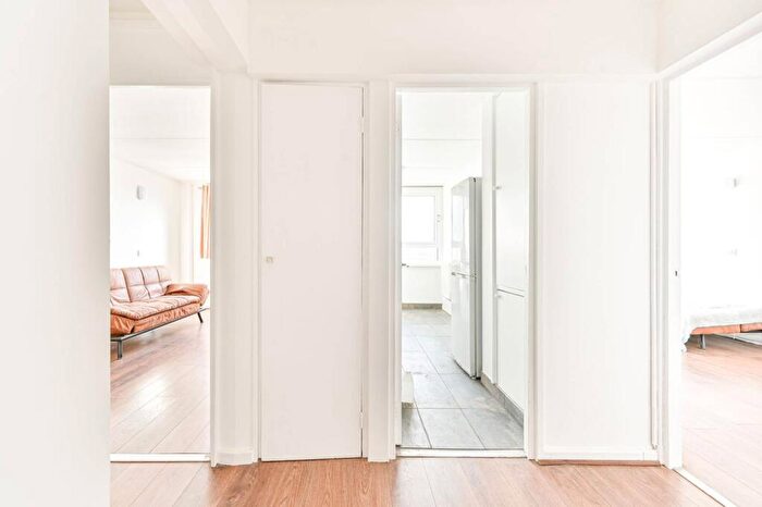 1 Bedroom Flat For Sale In Connor Court, Alfreda Street, Battersea, London, SW11