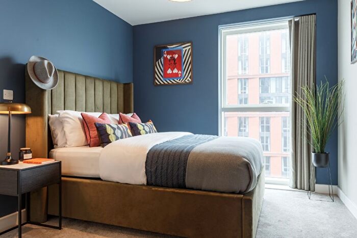 2 Bedroom Flat To Rent In Rochdale Road, Manchester, M4