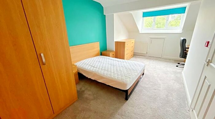 4 Bedroom Semi-Detached House To Rent In Clough Road, Sheffield, S1