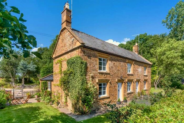 2 Bedroom Semi-Detached House For Sale In Lower Brailes, Banbury, OX15