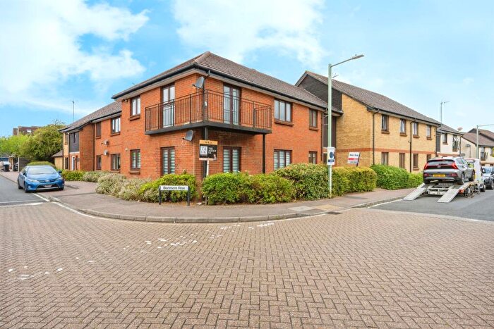 2 Bedroom Flat For Sale In Inverewe Place, Westcroft, Milton Keynes, MK4