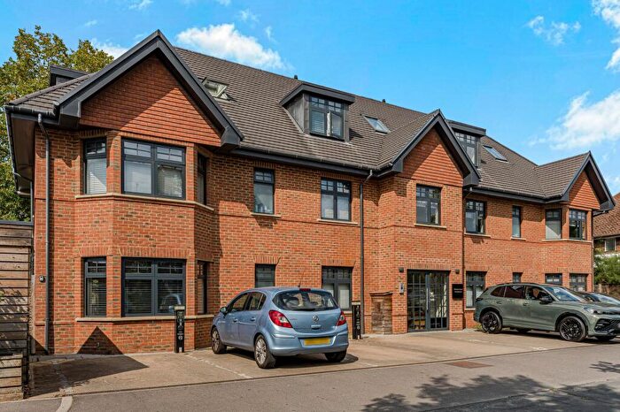 2 Bedroom Flat For Sale In Weston Court, Hampton Court Way, KT7