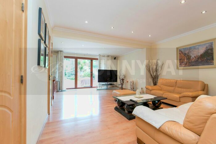 4 Bedroom Terraced House To Rent In Firstway, London, SW20