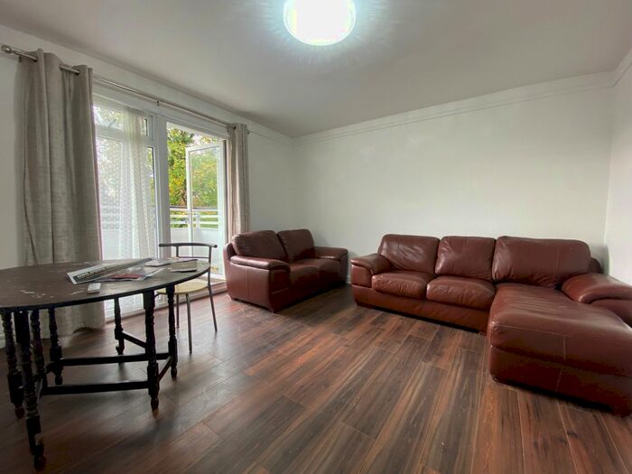 2 Bedroom Flat To Rent In Thursley House, Kingsnympton Park, Kingston Upon Thames, Surrey, KT2