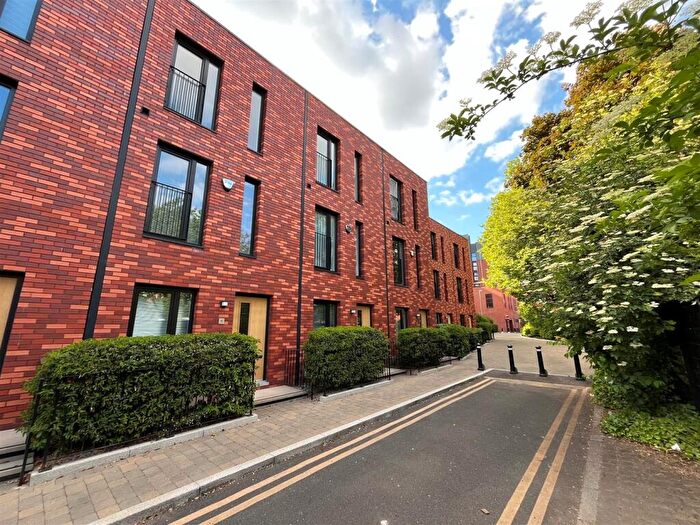 3 Bedroom House To Rent In South William Street, Salford, M3