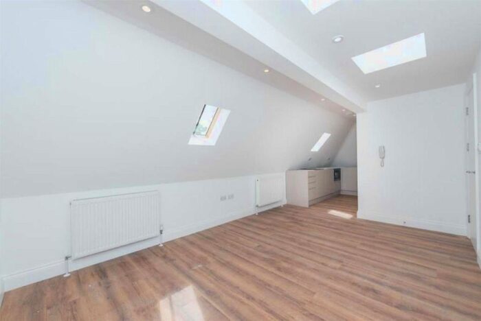 2 Bedroom Flat To Rent In Ossulton Way, Hampstead Garden Suburb, N2