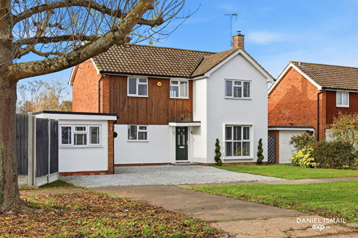 3 Bedroom Detached House For Sale In Swallow Dale, Birds Estate, Kingswood, SS16