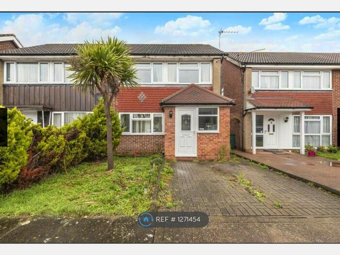 3 Bedroom Semi-Detached House To Rent In Haslett Road, Shepperton TW17