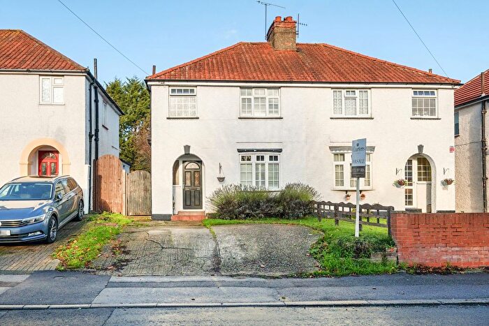 3 Bedroom Semi Detached House For Sale In Weybourne Road, Aldershot, Hampshire, GU11
