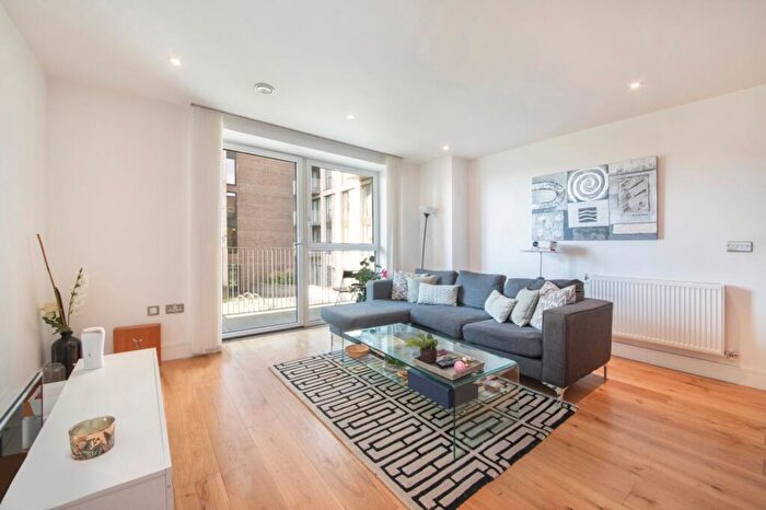 3 Bedroom Flat To Rent In Nelson Street, Canary Wharf, E16
