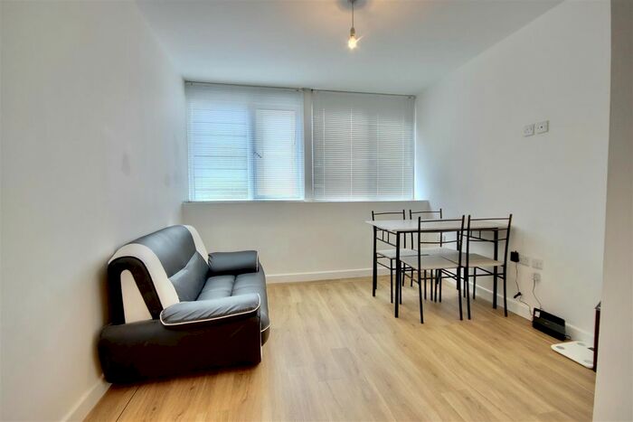 1 Bedroom Flat To Rent In Enterprise House, Isambard Brunel Road, Portsmouth, PO1