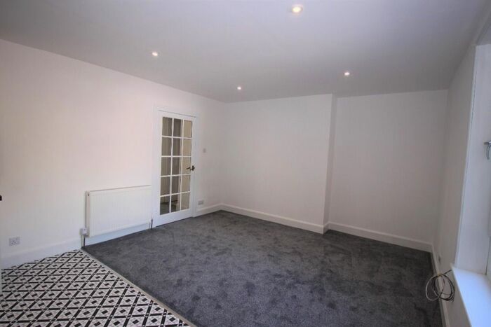2 Bedroom Flat To Rent In Castle Street, Montrose, DD10