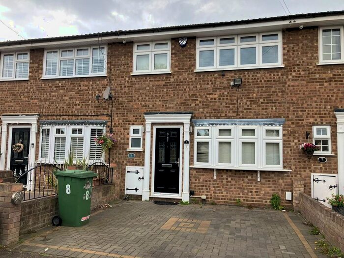 3 Bedroom Property To Rent In Lynbrook Close, Rainham, RM13