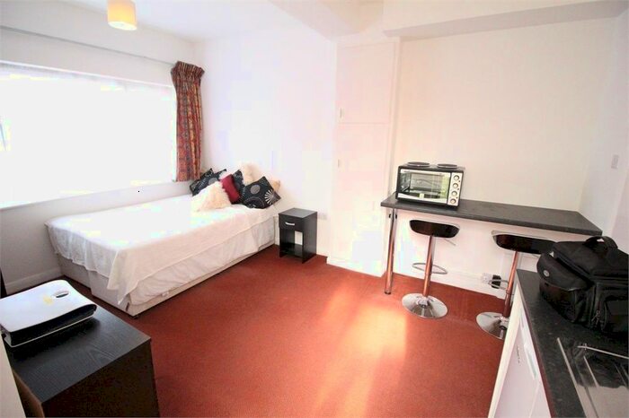 Studio To Rent In The Rise, Edgware HA8