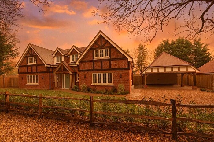 5 Bedroom Detached House For Sale In Browninghill Green, Baughurst, Tadley, Hampshire, RG26