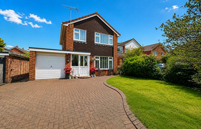3 Bedroom Detached House For Sale In Quarry Close, Wirral, CH61