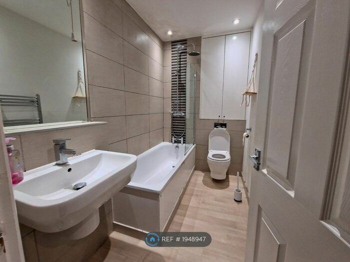 2 Bedroom Flat To Rent In Brixton, London, SW9