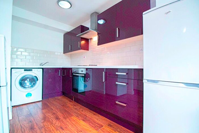 3 Bedroom Flat To Rent In Headingley, Leeds, LS6