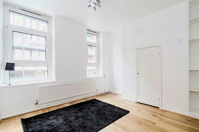 3 Bedroom Apartment To Rent In Lever Street London, EC1V