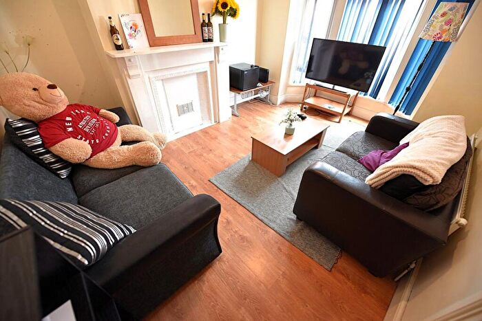 4 Bedroom House To Rent In Hessle Place, LS6