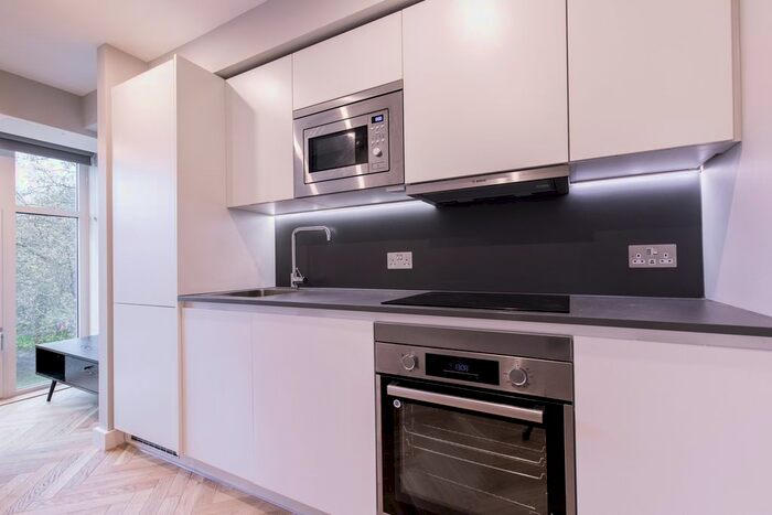 2 Bedroom Flat To Rent In Clapham Common North Side, London, SW4