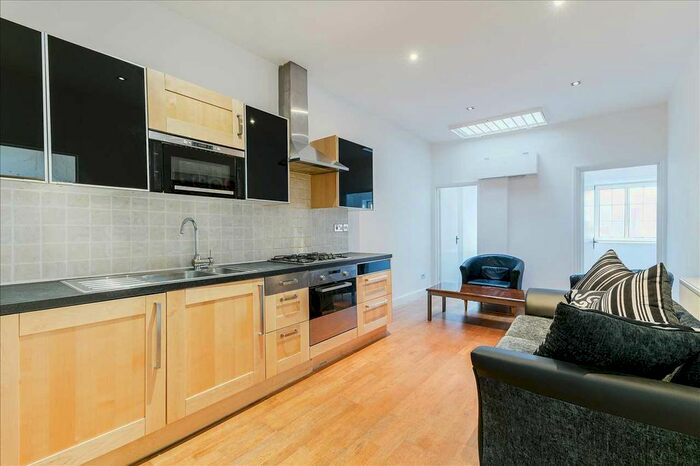 4 Bedroom Flat To Rent In North End Road, London, SW6